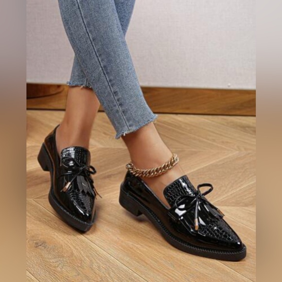 SHEIN Shoes - SHEIN Crocodile Embossed Bow Faux Leather Pointed Loafers - Sz 7.5/38 - NWOB